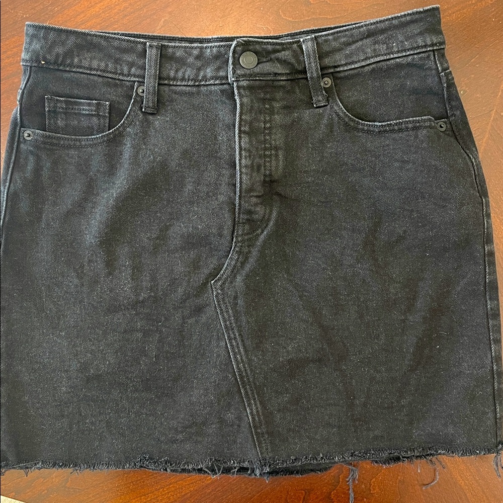 Old Navy HighRise Secret Smooth Pockets Denim Skirt. Fringed hem, 5-pkt, 15” EUC